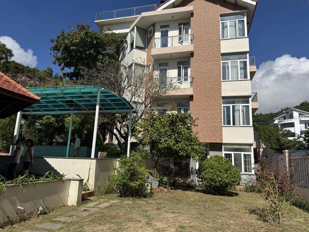 Bán căn villa sân vườn rộng gần 800m2 thấp hơn cả giá đất khu khu biệt thự cao cấp