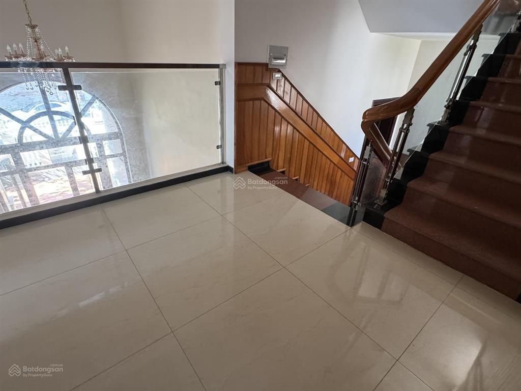 Bán căn villa sân vườn rộng gần 800m2 thấp hơn cả giá đất khu khu biệt thự cao cấp