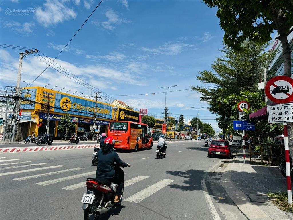 Bán căn góc đẹp kinh doanh tập trung các thương hiệu, 2 mặt tiền đường lê hồng phong
