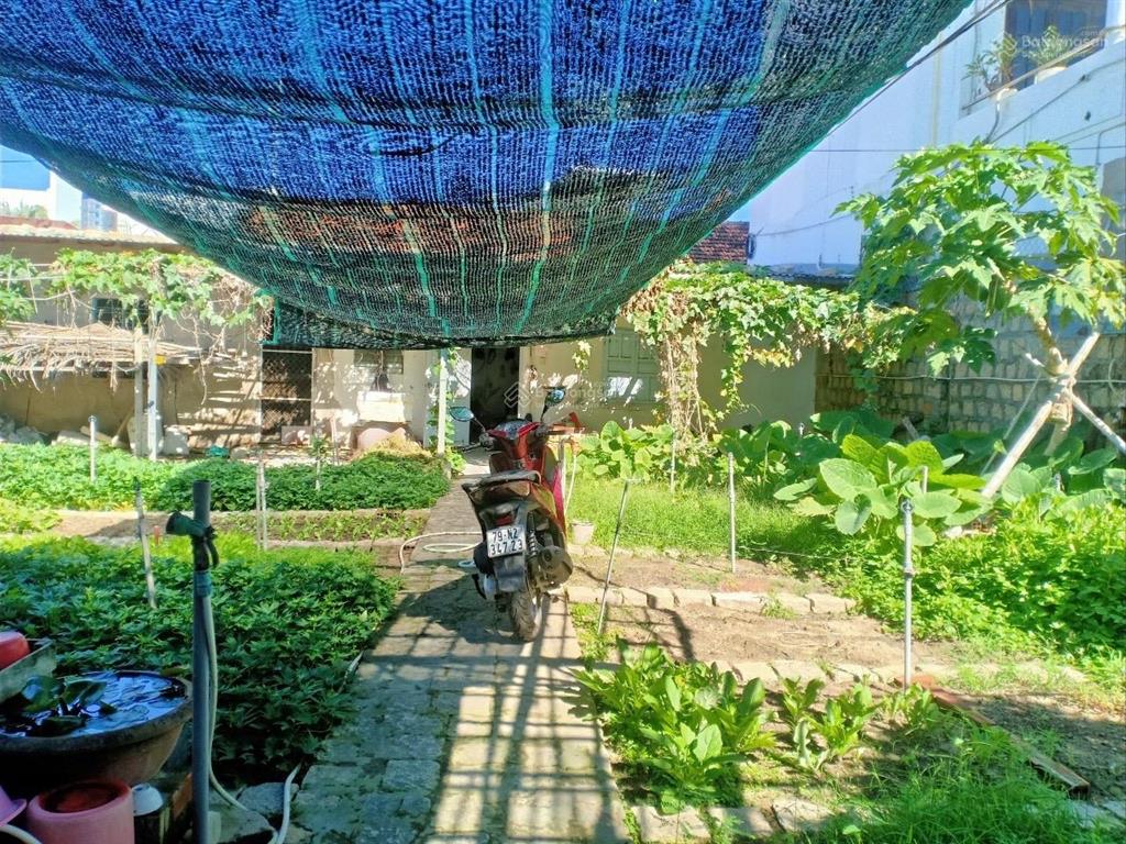 Bán lô đất cách biển chỉ có 30m rất tốt để đầu tư, hẽm oto phạm văn đồng