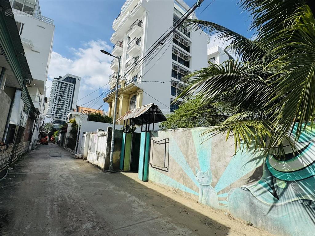 Bán lô đất cách biển chỉ có 30m rất tốt để đầu tư, hẽm oto phạm văn đồng