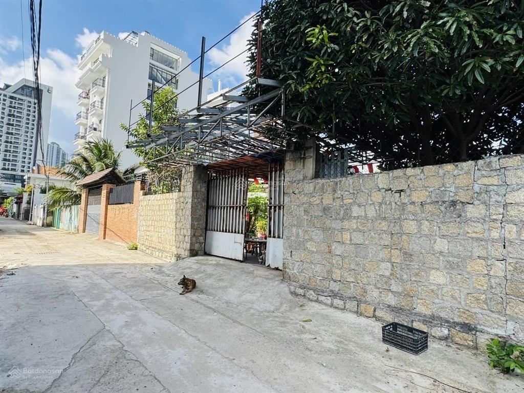 Bán lô đất cách biển chỉ có 30m rất tốt để đầu tư, hẽm oto phạm văn đồng