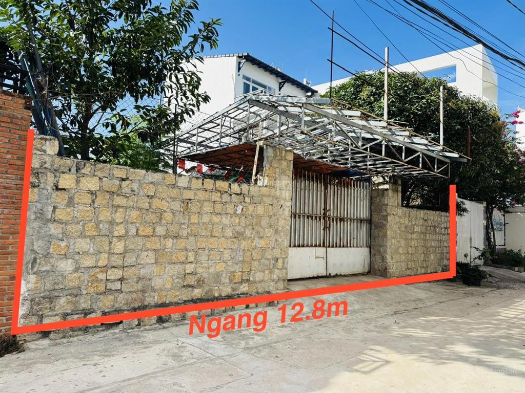 Bán lô đất cách biển chỉ có 30m rất tốt để đầu tư, hẽm oto phạm văn đồng