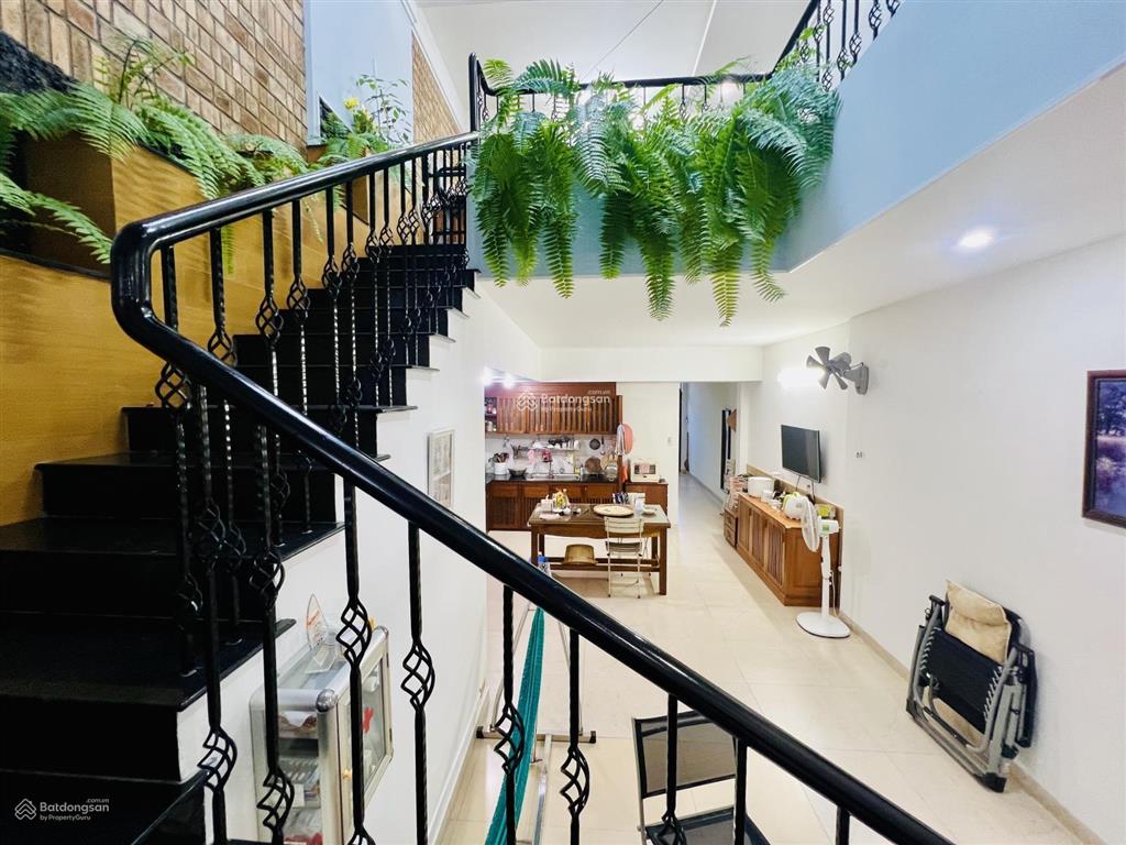 Bán căn nhà gần biển, giá tốt hơn thị trường mặt tiền đường lớn, nguyễn thị định
