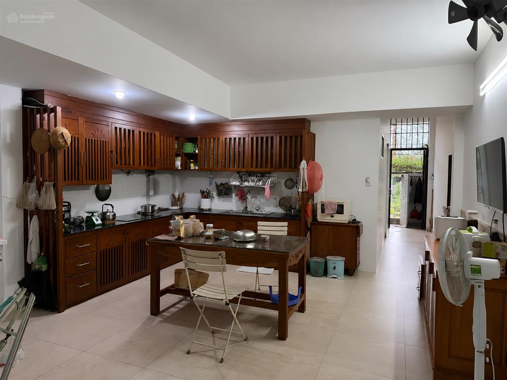 Bán căn nhà gần biển, giá tốt hơn thị trường mặt tiền đường lớn, nguyễn thị định