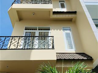 Chính chủ có việc cần bán nhà mới, 3 mặt tiền hẻm ô tô yersin  ngay trung tâm thành phố