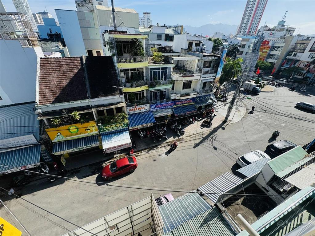 Sổ vay ngân hàng, hạ bán nhanh căn nhà kiên cố 4 tầng mặt tiền đường trần quý cáp