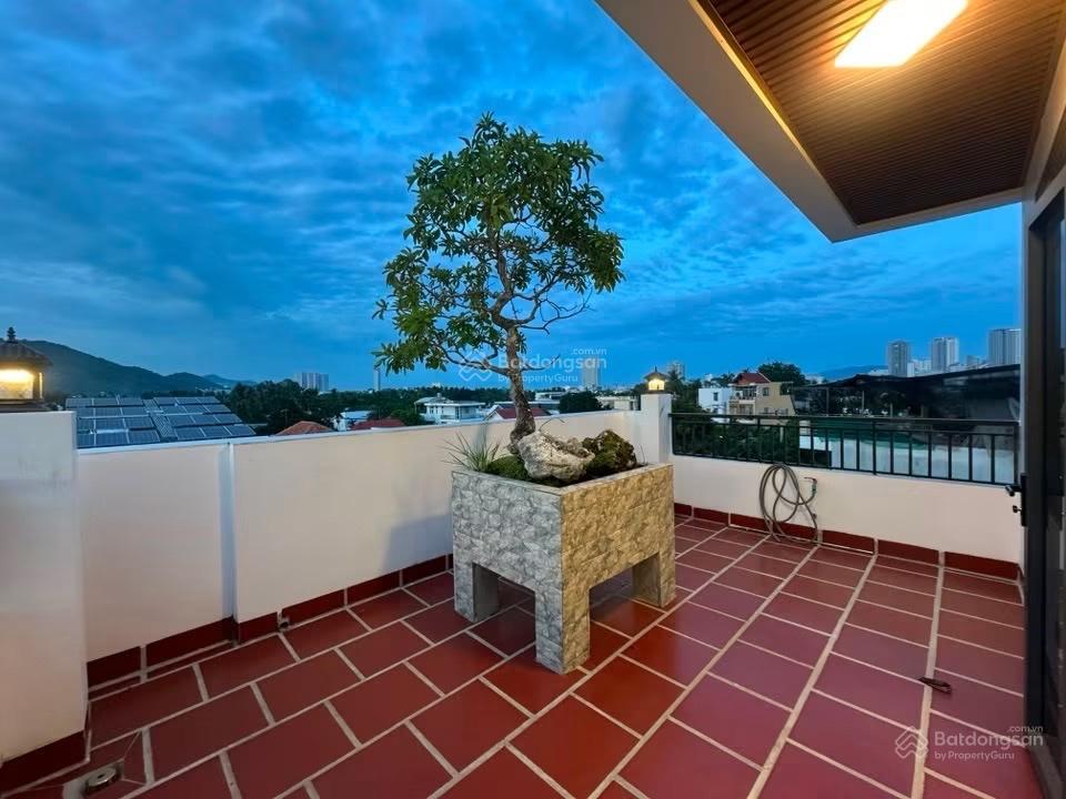 Bán nhà mới thiết kế sang trọng, nội thất cao cấp mặt tiền đường hương lộ ngọc hiệp  nha trang