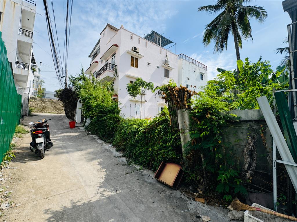 Bán lô đất cách biển chỉ có 100m, giá tốt để đầu tư kinh doanh căn hộ hoặc xây villa cạnh bãi tắm