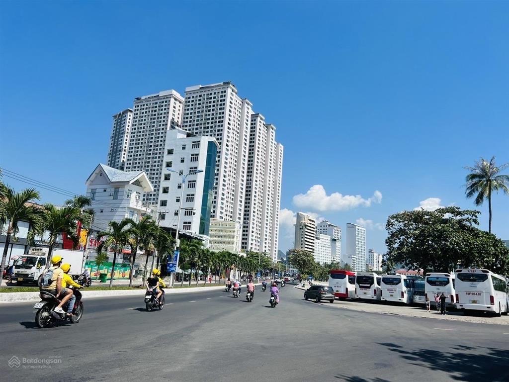 Bán lô đất cách biển chỉ có 100m, giá tốt để đầu tư kinh doanh căn hộ hoặc xây villa cạnh bãi tắm