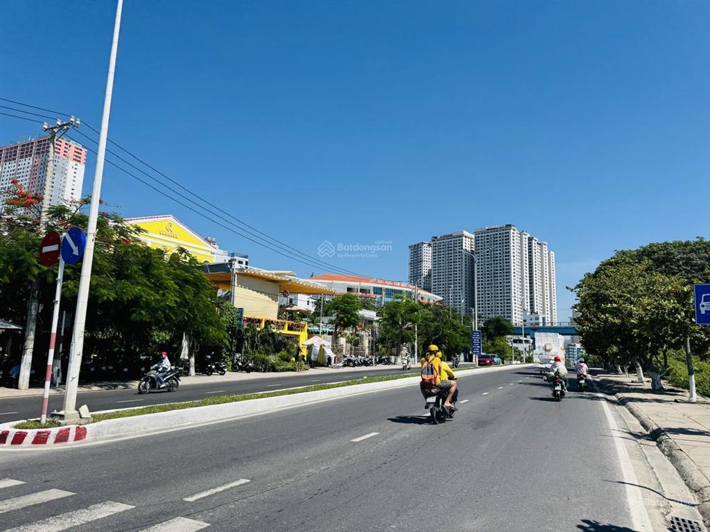 Bán lô đất cách biển chỉ có 100m, giá tốt để đầu tư kinh doanh căn hộ hoặc xây villa cạnh bãi tắm