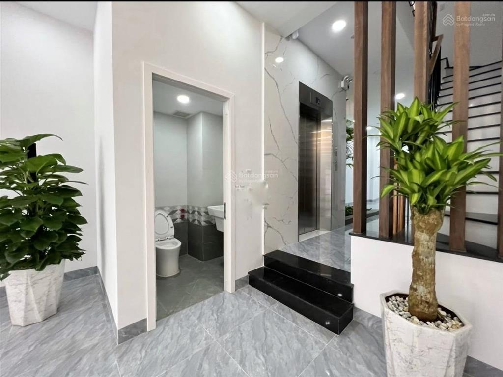 Bán căn nhà mới keng sang trọng, đường chính kinh doanh khu bàn cờ, mặt tiền đường ngô gia tự