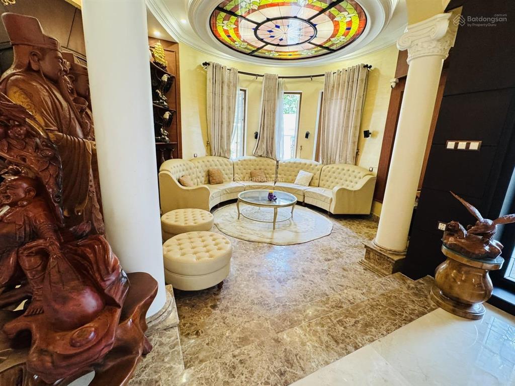 Chuyển nhượng căn villa 2 mặt tiền thiết kế sang trọng, đẳng cấp, nội thất cao cấp trong khu đô thị