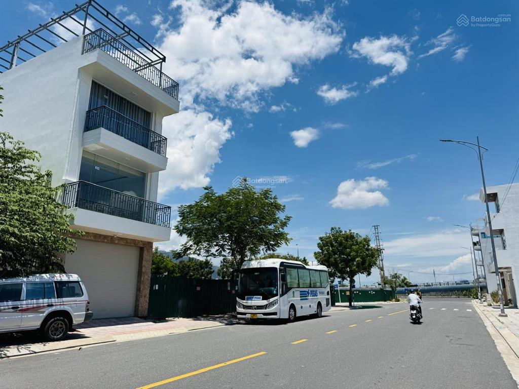 Một lô đất có sổ đường số 13  hà quang 2, lại rẽ hơn thị trường đến 700800triệu, đất tái định cư