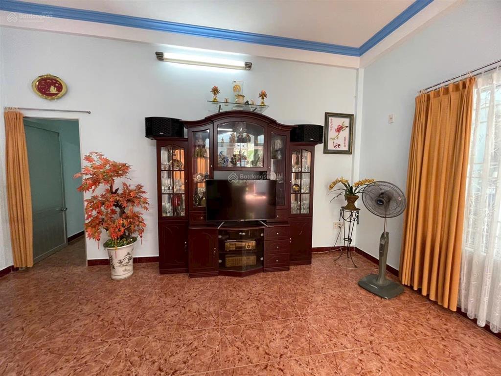 Bán đất có nhà cấp 4 trong trung tâm khu bàn cờ nha trang, mặt tiền đường nguyễn hữu huân