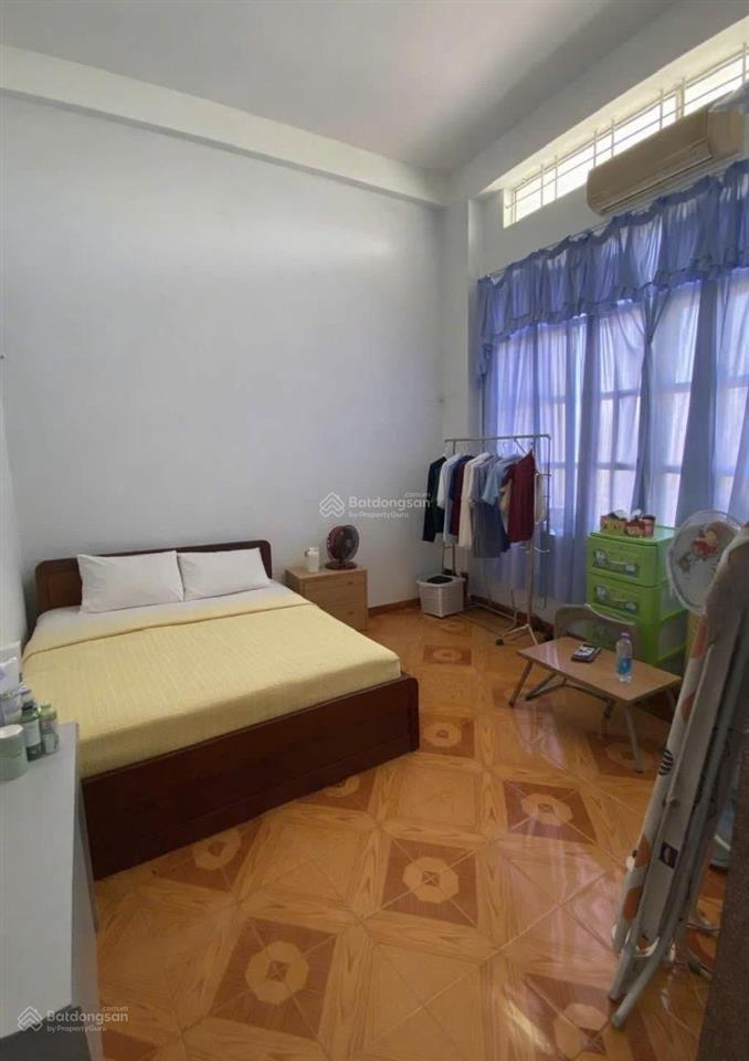 Bán căn nhà 3 tầng trong hình vị trí kinh doanh, mặt tiền đường trường sa gần bên chợ bình tân