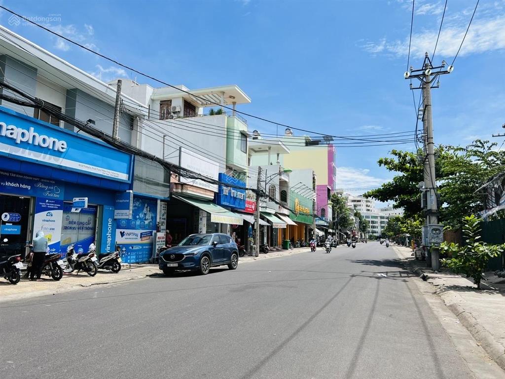 Bán căn nhà 3 tầng trong hình vị trí kinh doanh, mặt tiền đường trường sa gần bên chợ bình tân