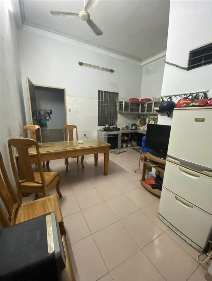 Bán căn nhà 3 tầng trong hình vị trí kinh doanh, mặt tiền đường trường sa gần bên chợ bình tân