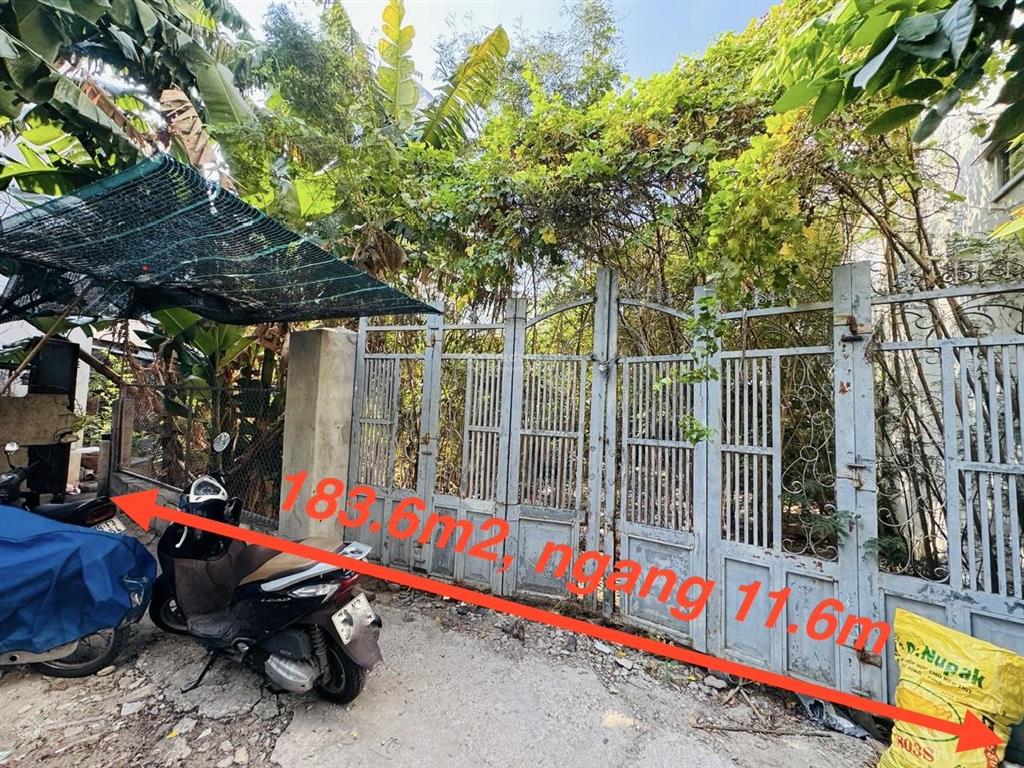 Bán lô đất hẻm ô tô cách biển bãi tắm chỉ có 250m, mặt tiền rộng gần 12m thích hợp xây căn hộ
