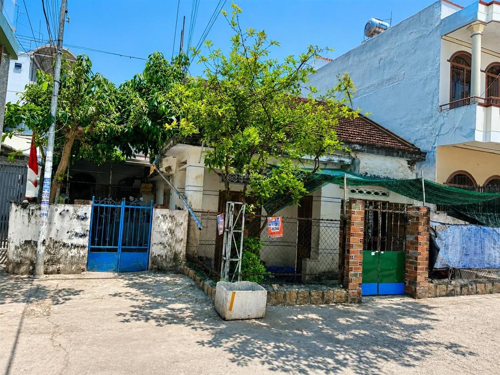 Bán lô đất cách bãi tắm hòn chồng chỉ có 500m, chưa tới 60tr/m2, hẽm oto đường đặng tất