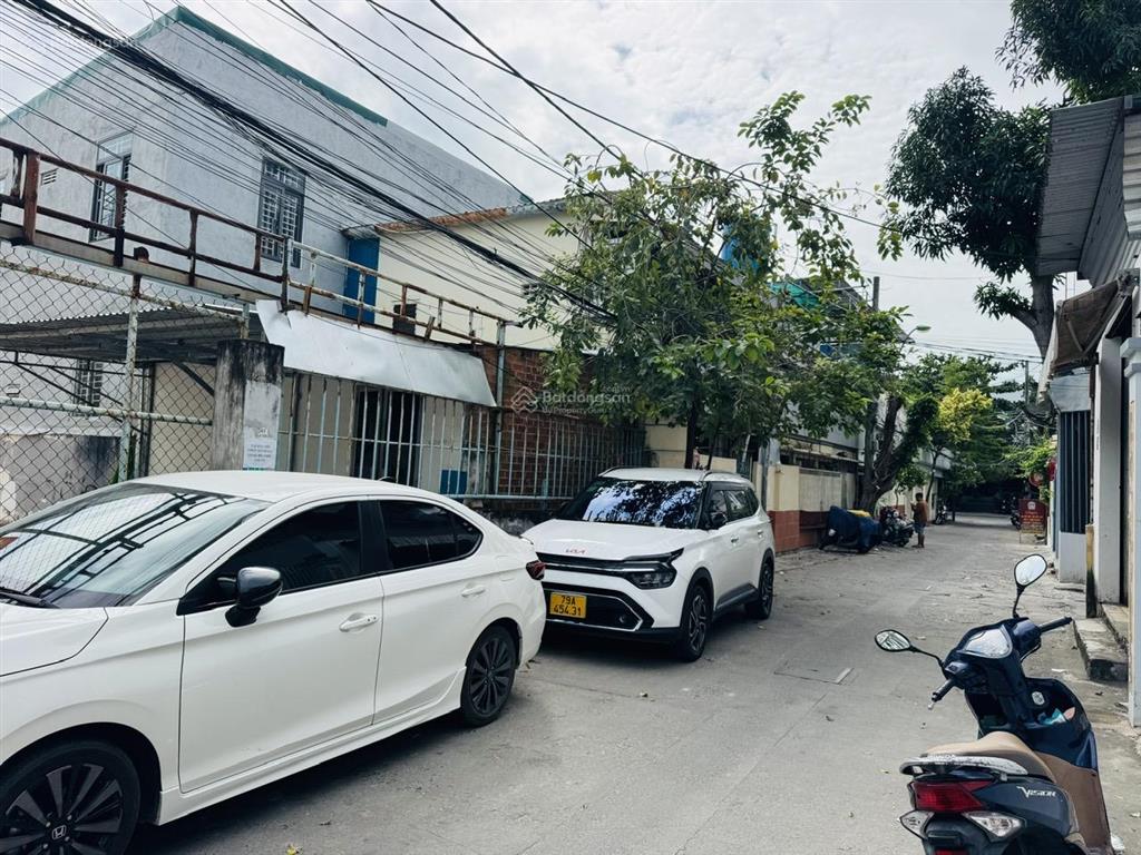 Bán lô đất cách bãi tắm hòn chồng chỉ có 500m, chưa tới 60tr/m2, hẽm oto đường đặng tất