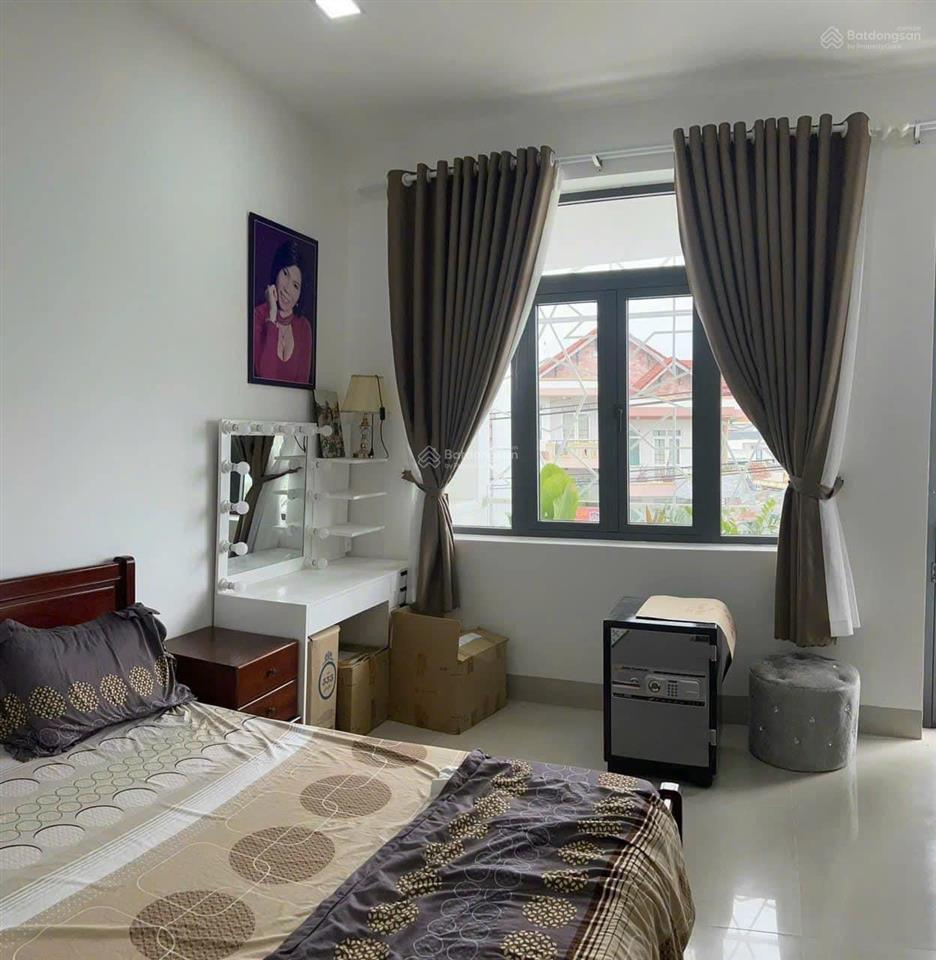 Bán nhà mới có thang máy giá chỉ xem giá đất, mặt tiền đường lớn kinh doanh, đường 2/4