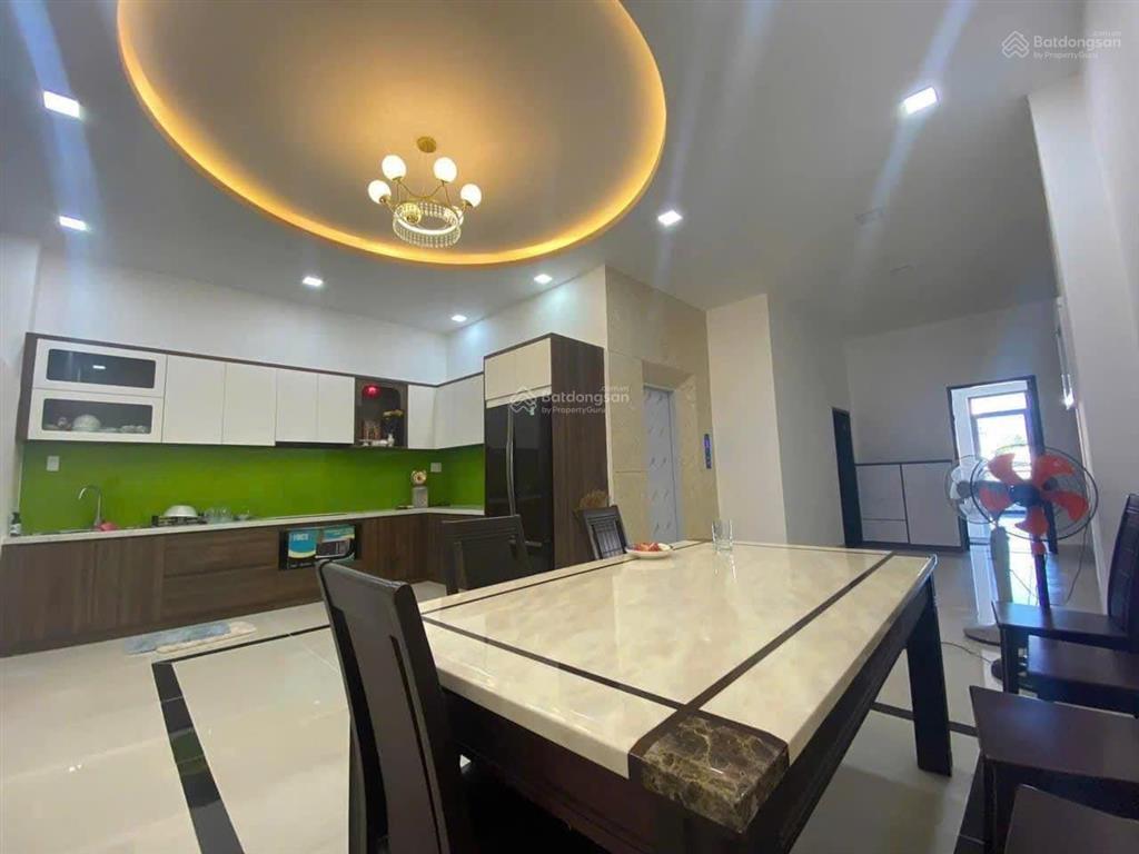 Bán nhà mới có thang máy giá chỉ xem giá đất, mặt tiền đường lớn kinh doanh, đường 2/4