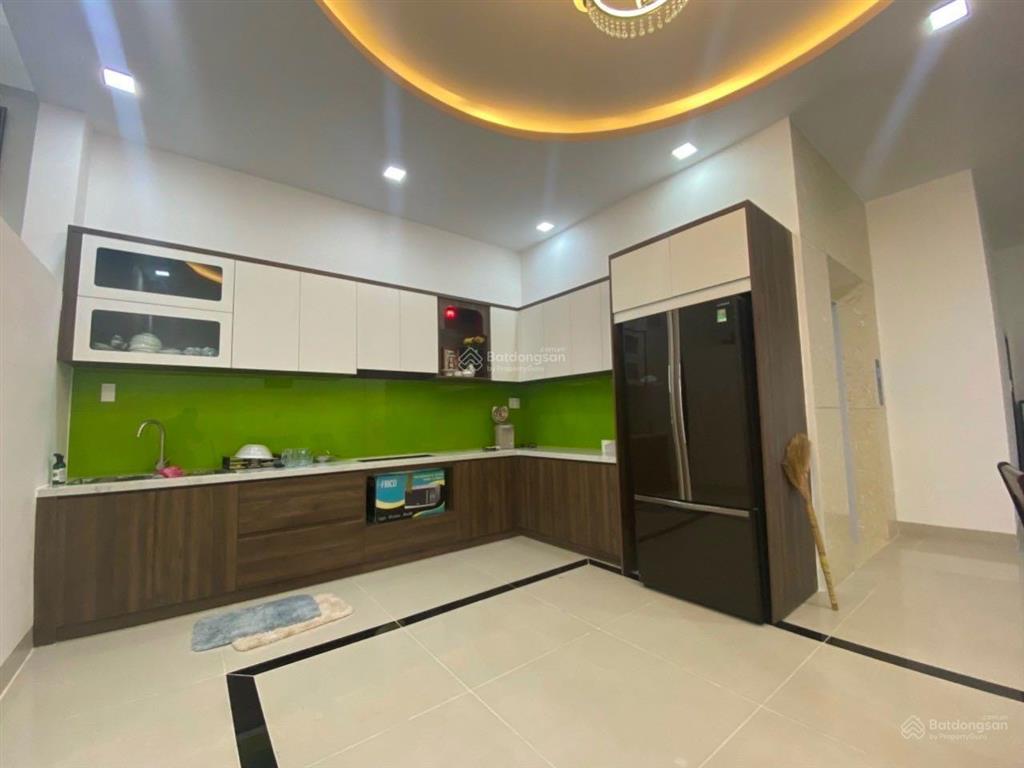 Bán nhà mới có thang máy giá chỉ xem giá đất, mặt tiền đường lớn kinh doanh, đường 2/4