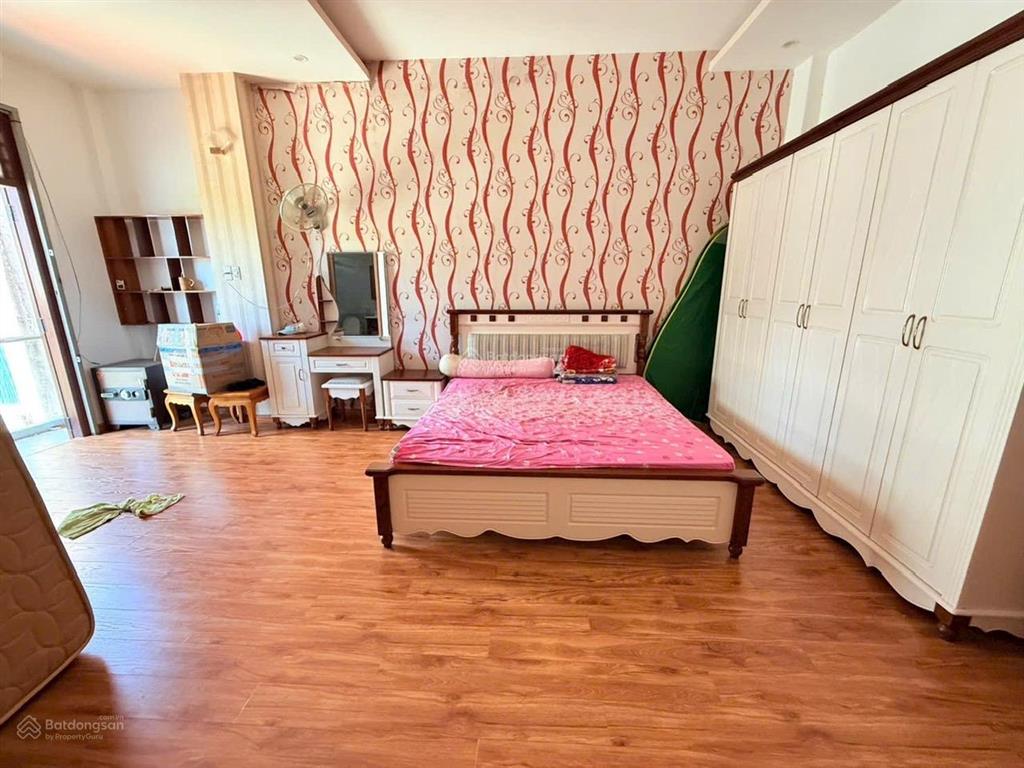 Khách mua đầu tư  e, bên cạnh chào bán 10 tỷ, căn này ra nhanh chỉ có 7.9 tỷ đơn giá rất tốt