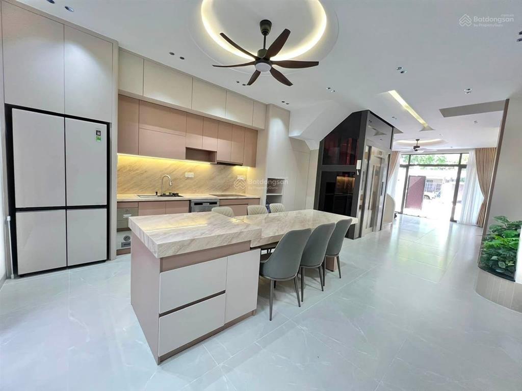 Bán căn nhà mới đầy đủ nội thất, sang trọng chỉ dọn vào ở, khu đô thị mỹ gia gói 5