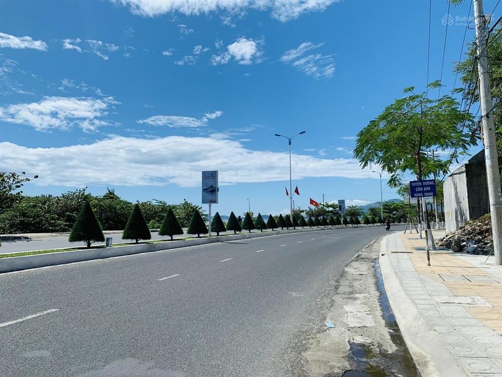 Cho thuê mặt bằng kinh doanh trực diện biển, mặt tiền đường phạm văn đồng gần bãi tắm hòn chồng