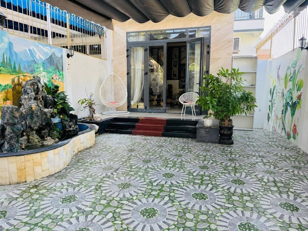 Đang cần nên muốn giải quyết nhanh căn nhà mặt tiền đường xóm chiếu nằm sau lưng vĩnh điềm trung