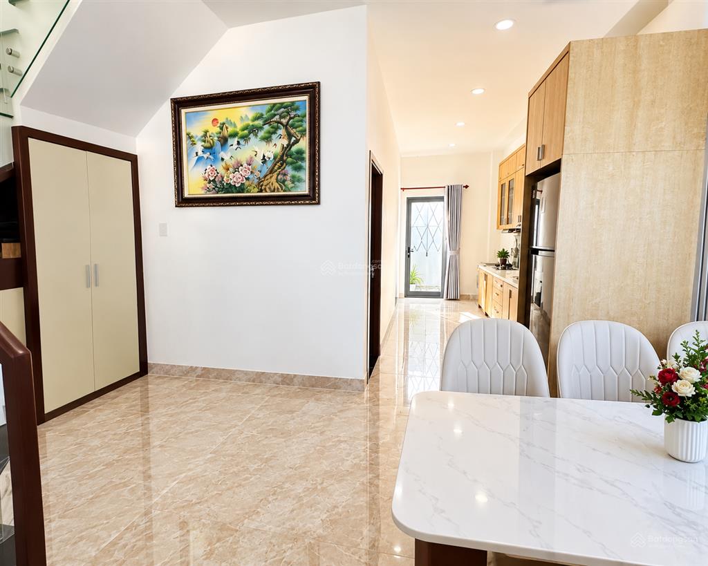 Đang cần nên muốn giải quyết nhanh căn nhà mặt tiền đường xóm chiếu nằm sau lưng vĩnh điềm trung