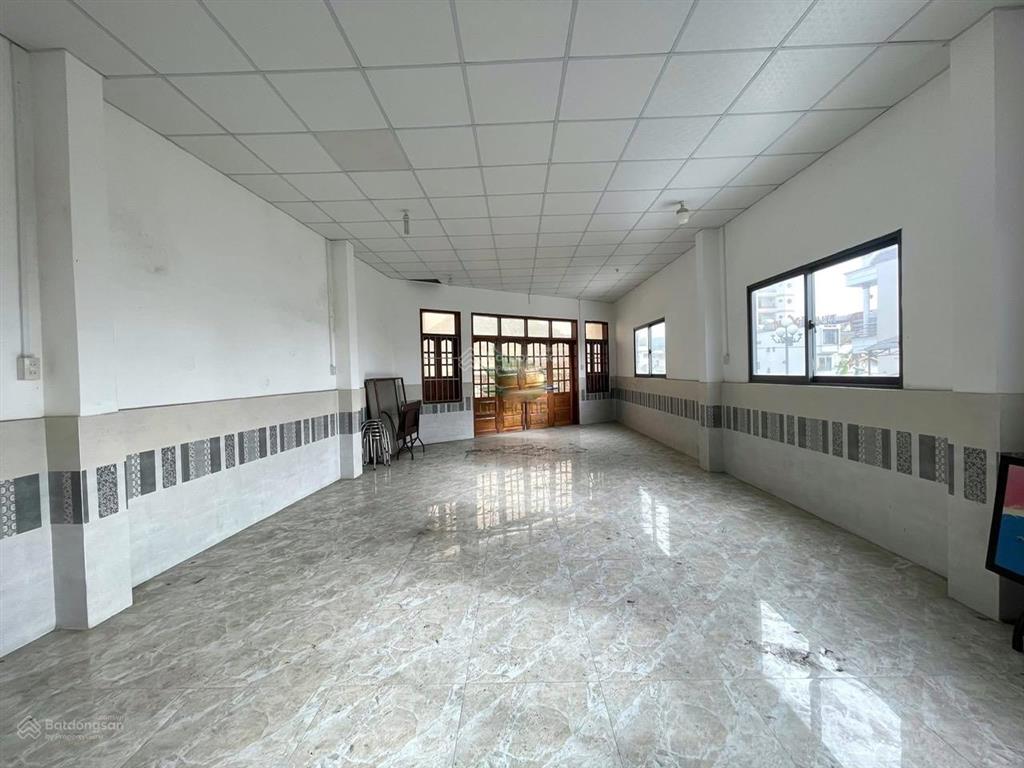 Bán căn nhà mặt tiền đường lớn kinh doanh đang cho thuê có dòng tiền, mặt tiền đường 2/4