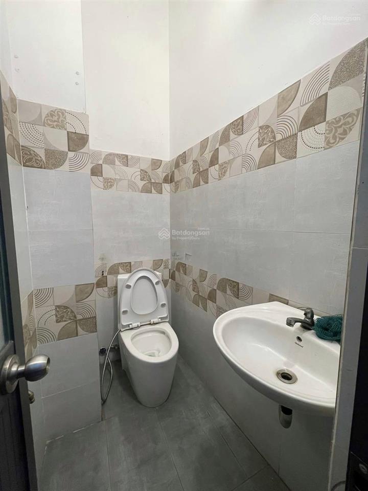 Bán căn nhà mặt tiền đường lớn kinh doanh đang cho thuê có dòng tiền, mặt tiền đường 2/4