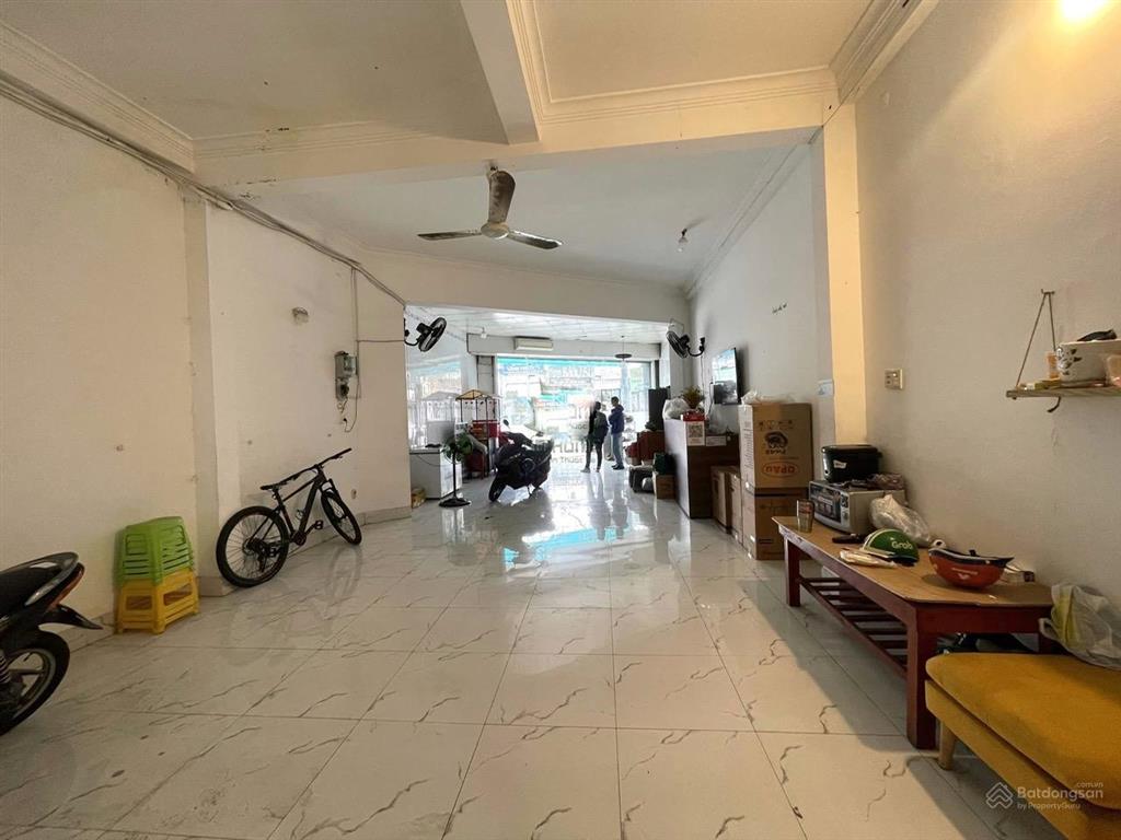 Bán căn nhà mặt tiền đường lớn kinh doanh đang cho thuê có dòng tiền, mặt tiền đường 2/4