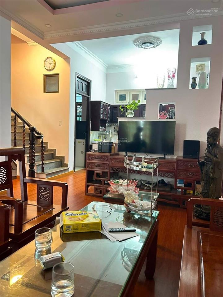 Bán căn nhà cách biển chỉ 400m đi bộ được nằm trong khu ba làng, mặt tiền đường phó đức chính