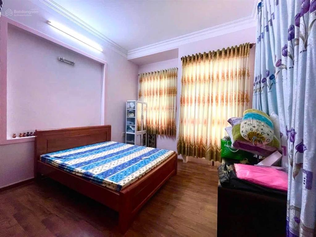 Bán căn nhà cách biển chỉ 400m đi bộ được nằm trong khu ba làng, mặt tiền đường phó đức chính