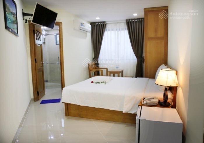 Bán khách sạn đang cho thuê có dòng tiền 80tr/tháng, cách biển chỉ 600m, hẻm ô tô thông