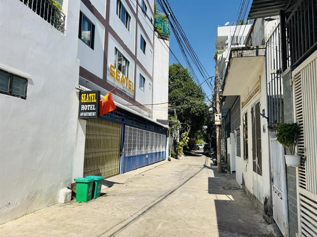 Bán khách sạn đang cho thuê có dòng tiền 80tr/tháng, cách biển chỉ 600m, hẻm ô tô thông