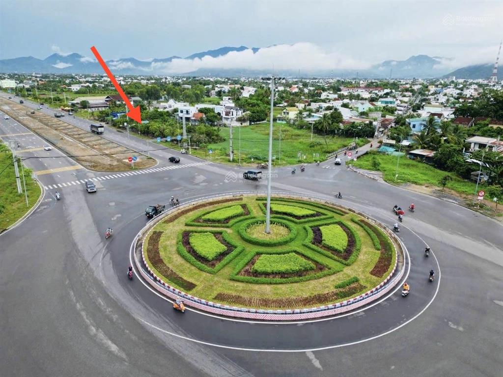 Cho thuê đất kinh doanh mặt tiền đường nằm cạnh vòng xoay võ nguyên giáp vĩnh thái, gần 1000m2