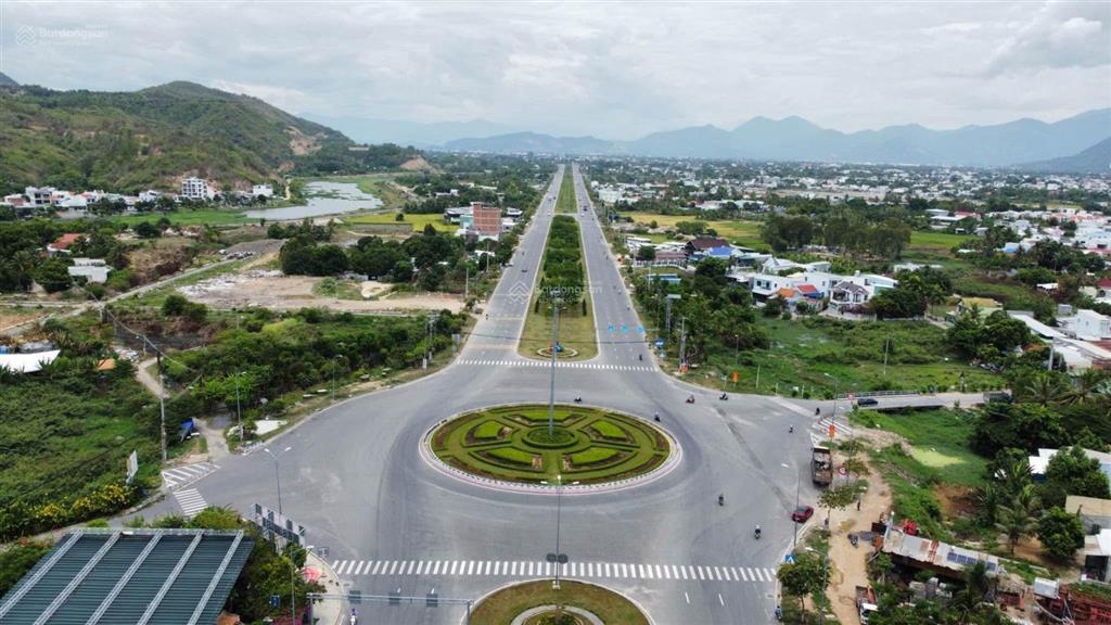 Cho thuê đất kinh doanh mặt tiền đường nằm cạnh vòng xoay võ nguyên giáp vĩnh thái, gần 1000m2
