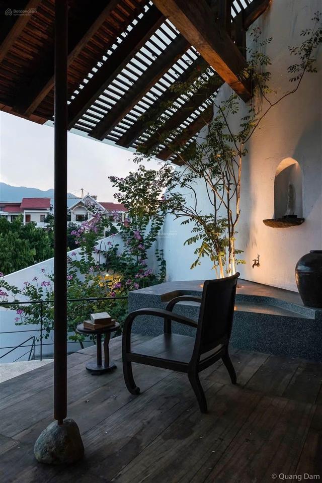 Cho thuê căn biệt thự sân vườn thiết kế độc đáo, nội thất gỗ, diện tích lên tới 528m2