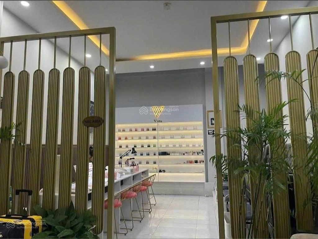 Chính chủ bán nhà khu bàn cờ tập trung khách du lịch, nằm cách đường minh khai chỉ có vài bước chân