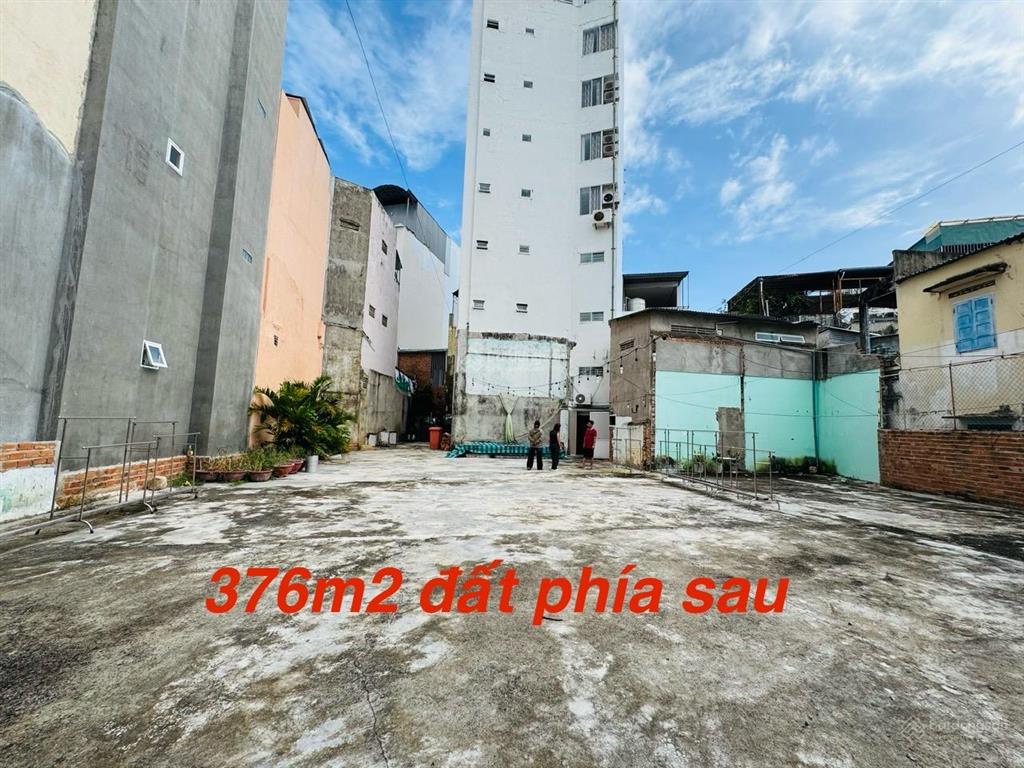 Cần bán khách sạn và khuôn viên đất giá cho nhà đầu tư khu du lịch (cực kỳ hiếm trên thị trường)