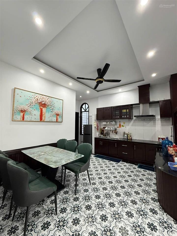 Bán nhà mới diện tích đất gần 200m2 rộng rãi, sân đậu oto, hẻm oto cầu dứa phú nông