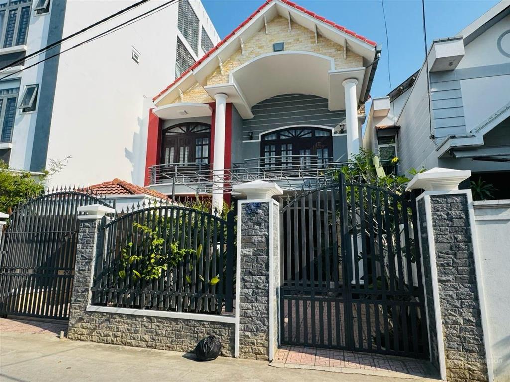 Bán nhà mới diện tích đất gần 200m2 rộng rãi, sân đậu oto, hẻm oto cầu dứa phú nông