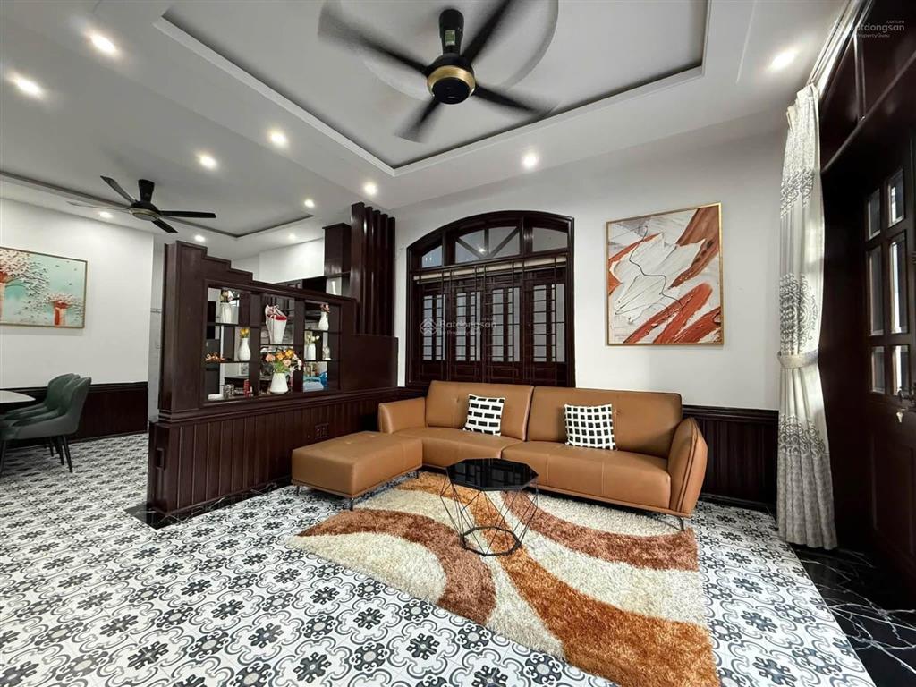 Bán nhà mới diện tích đất gần 200m2 rộng rãi, sân đậu oto, hẻm oto cầu dứa phú nông