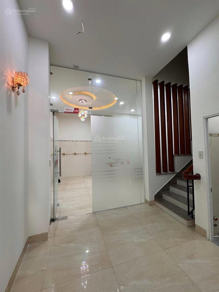 Cho thuê nhà nguyên căn diện tích sàn rộng, nhiều phòng mặt tiền đường 2/4 gần bãi tắm hòn chồng