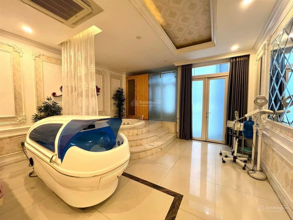 Hàng hiếm trên thị trường, bán căn nhà mặt tiền vị trí đẹp kinh doanh  đường lê thánh tôn gần biển